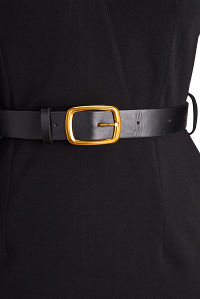 Verfeinertes Schwarzes Kleid mit Gürtel und Mandarin-Kragen