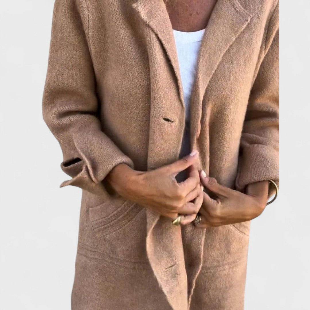 Maila – Eleganter Langer Mantel mit Reverskragen