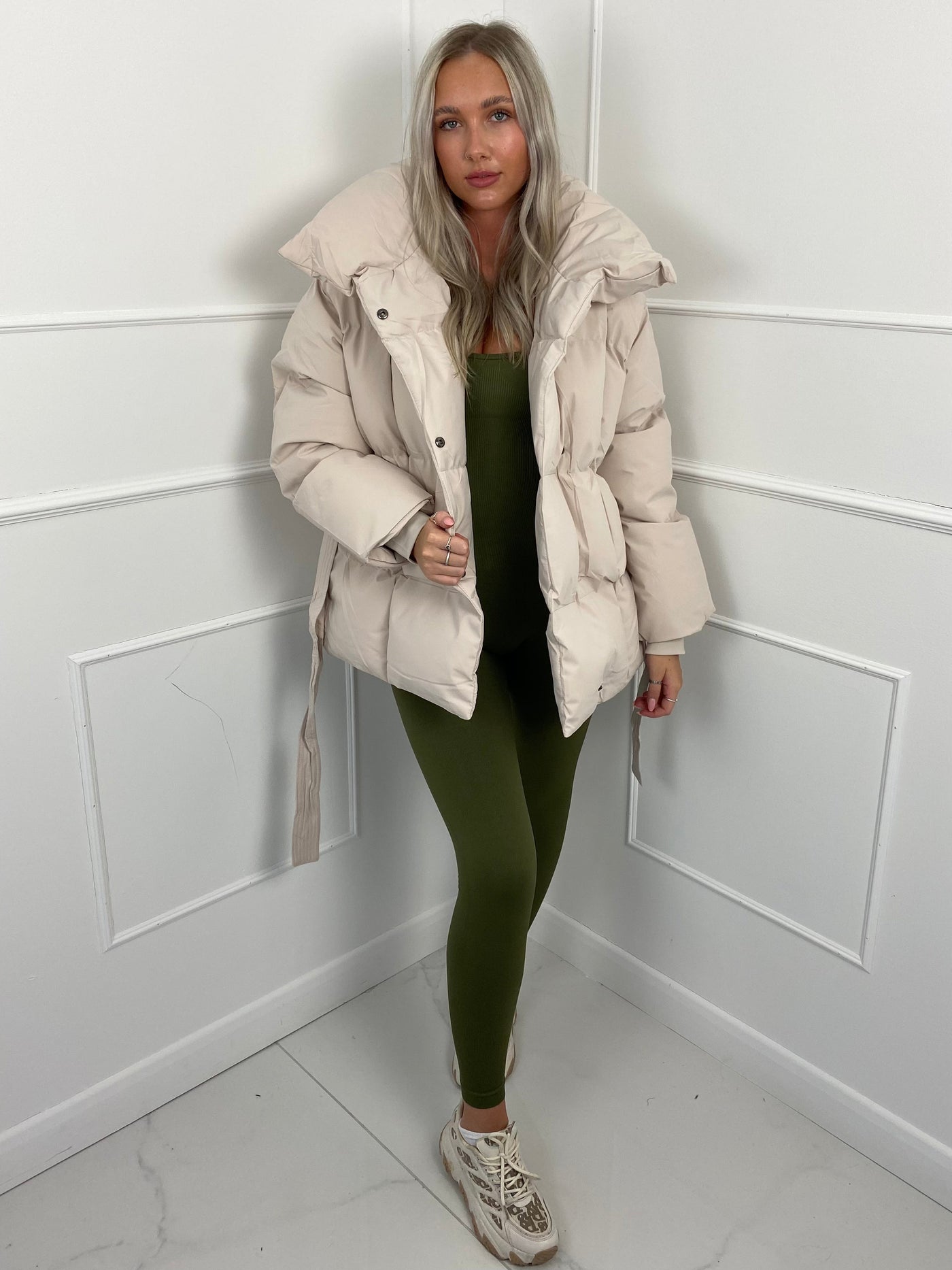 KARLY - Kurze Gürteltaschen-Pufferjacke