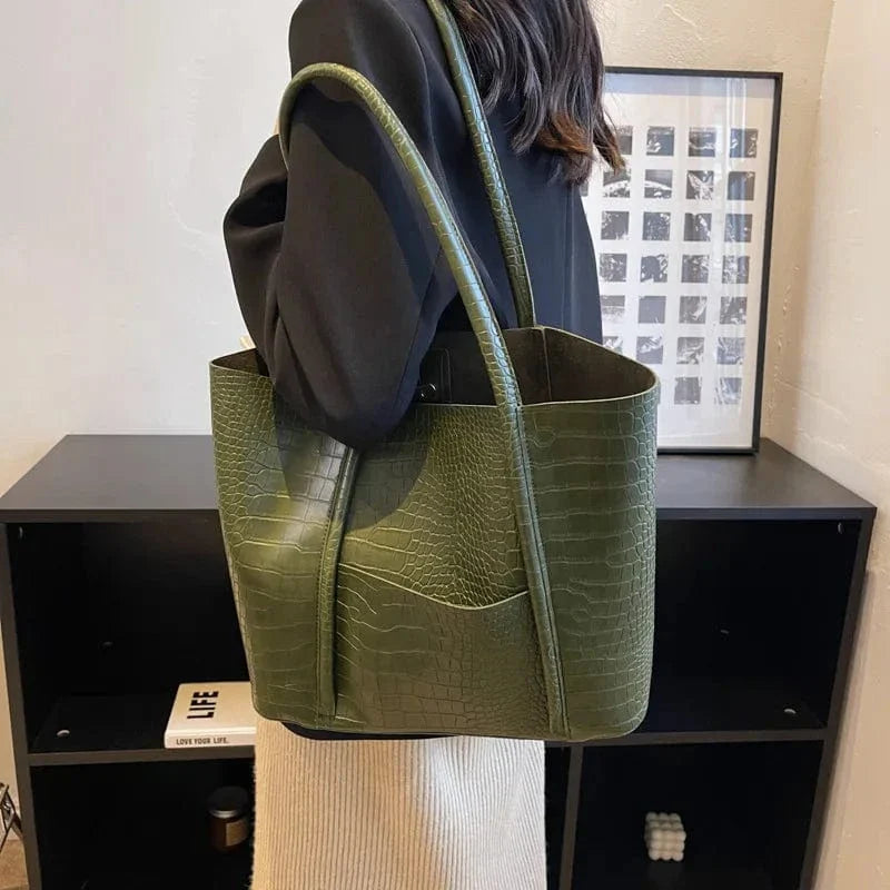 Betina - Schultertasche aus Krokoleder