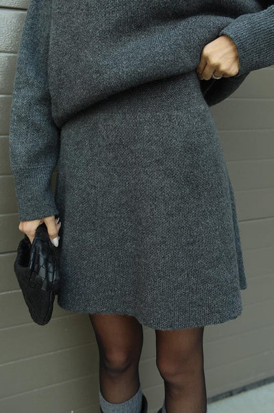SOFIA – Pullover und Rock mit lockerer Passform