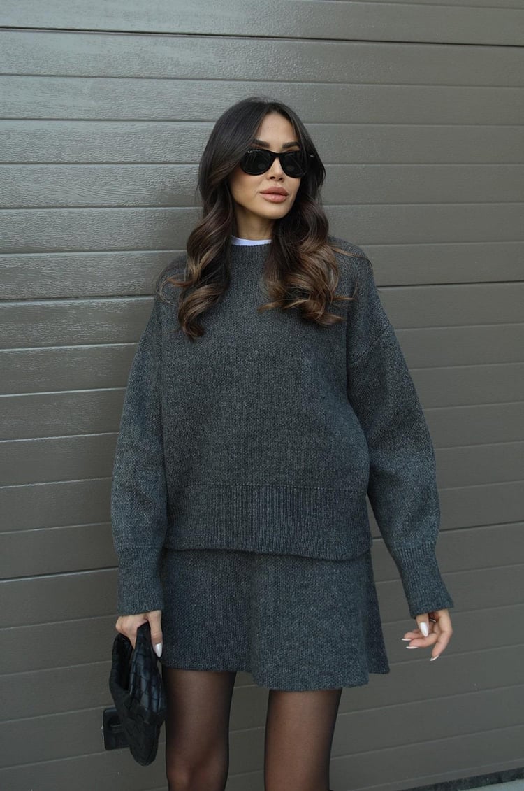 SOFIA – Pullover und Rock mit lockerer Passform