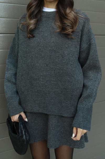 SOFIA – Pullover und Rock mit lockerer Passform