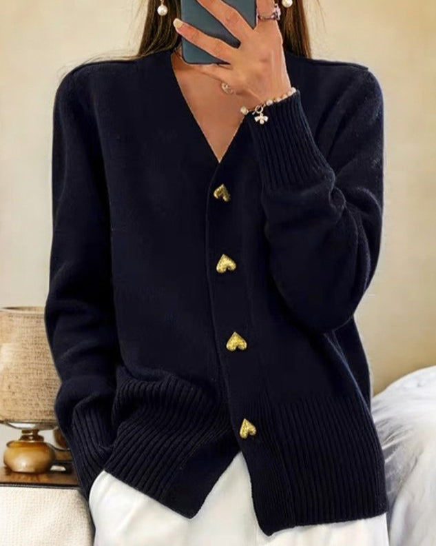 Adele – Weiche Strickjacke mit Herzknöpfen