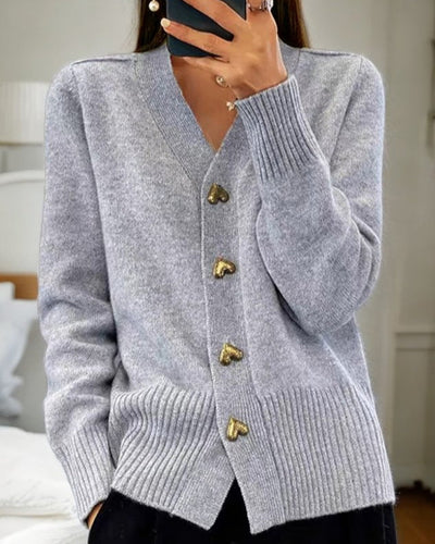 Adele – Weiche Strickjacke mit Herzknöpfen